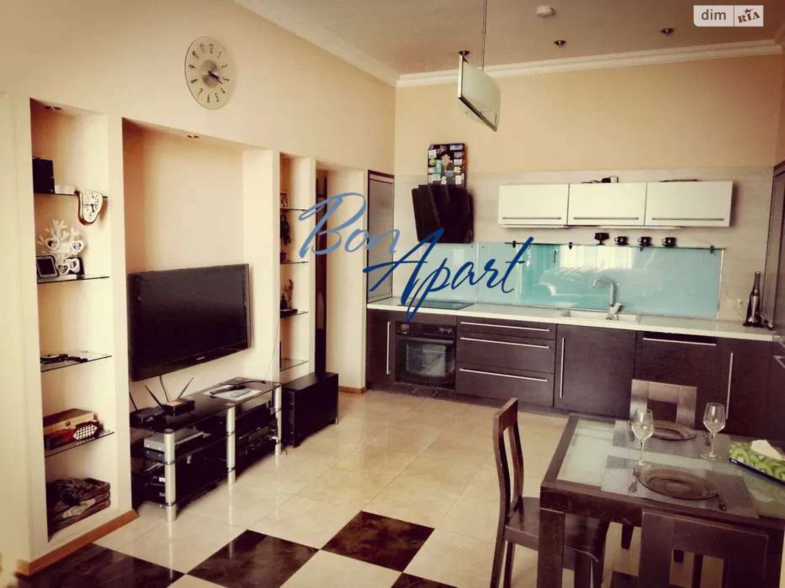 Spacious Central Apartment with Two Separate Bedrooms and Comfort Features