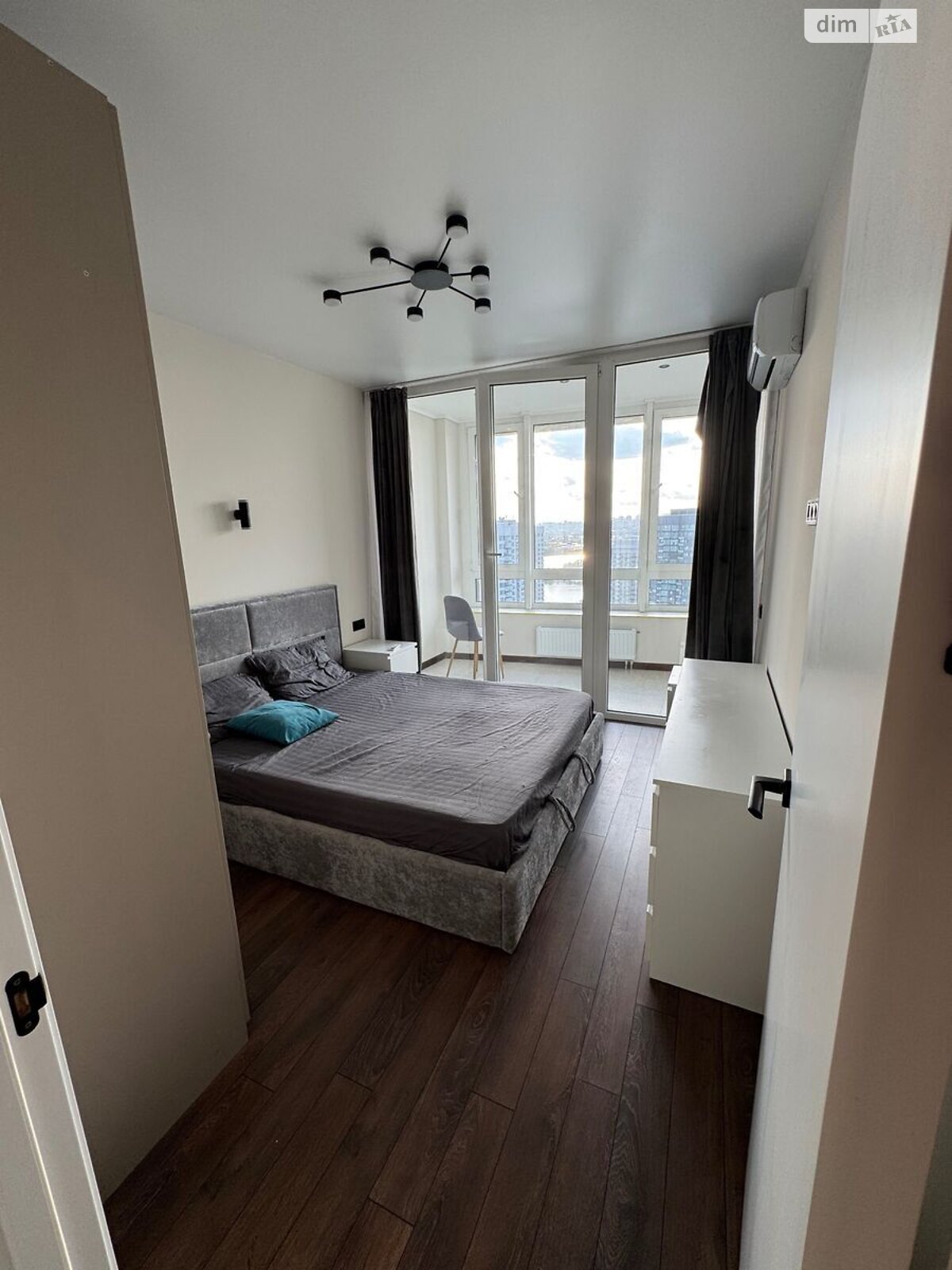 1-Bedroom Apartment in Slavutych Complex, 28th Floor, Fully Furnished
