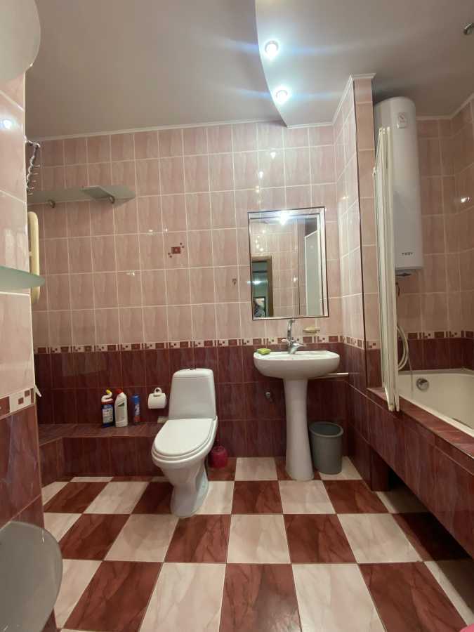 One-bedroom apartment near metro, modern amenities