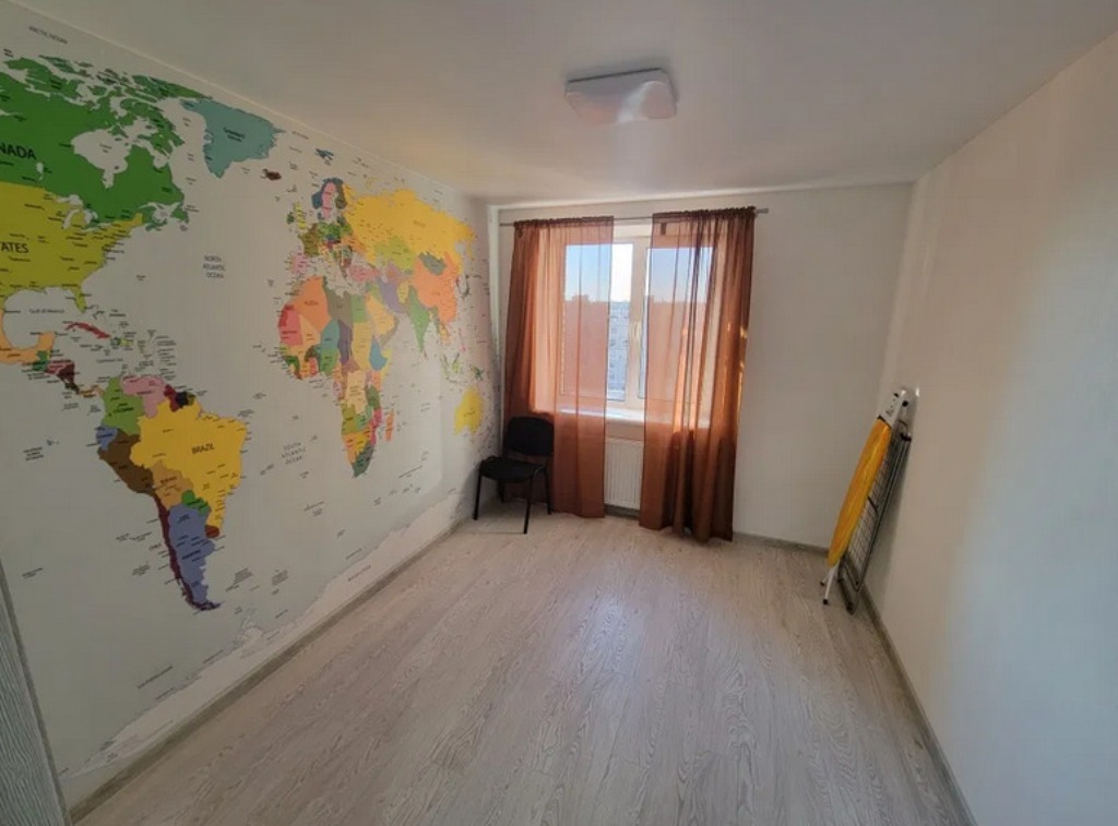 3-Room Apartment with Euro Repair, Full Furnishing, and Parking