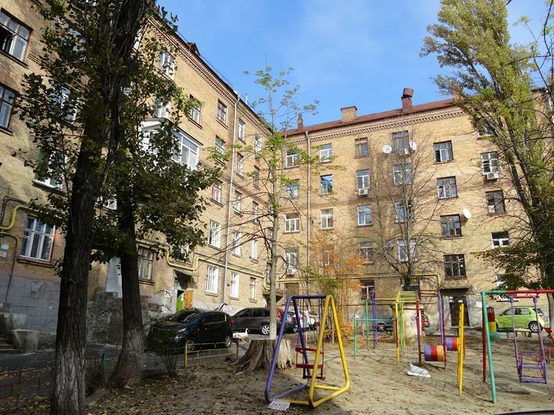 Stalinka Apartment near Polytechnic Institute Metro