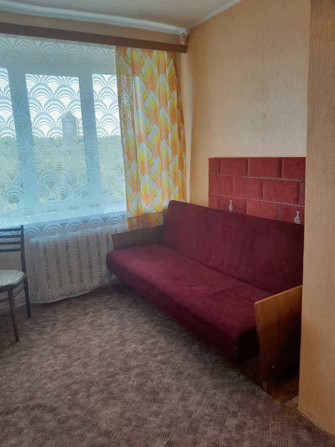 Compact Clean Apartment Near Metro with Essential Amenities