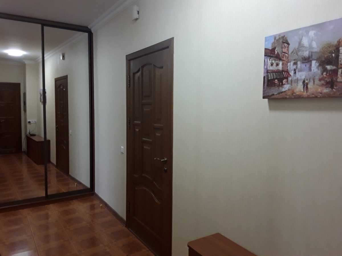 One-bedroom apartment near metro, modern amenities