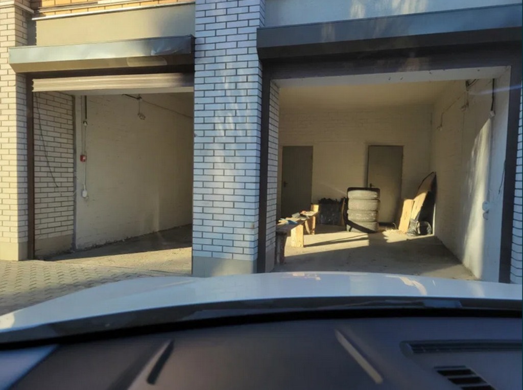 3-Room Apartment with Euro Repair, Full Furnishing, and Parking
