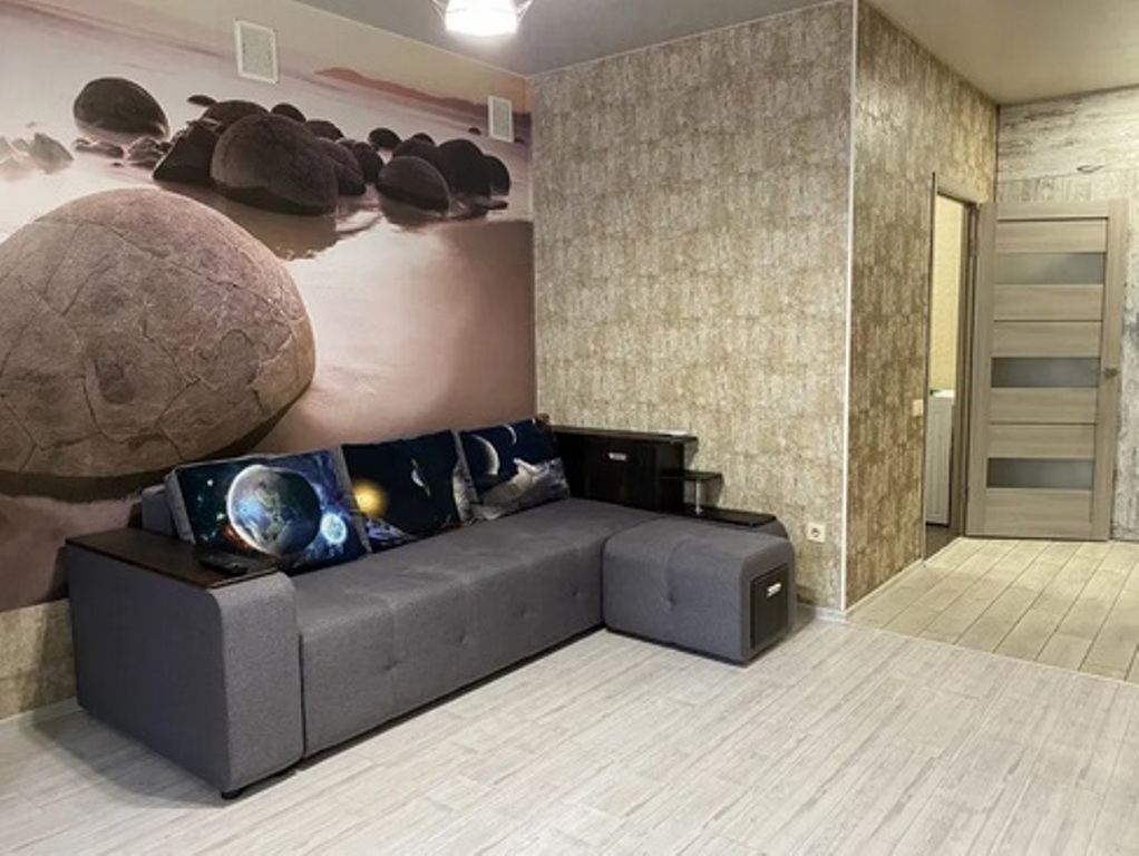1-Bedroom Apartment with Euro Renovation near Alexander Field