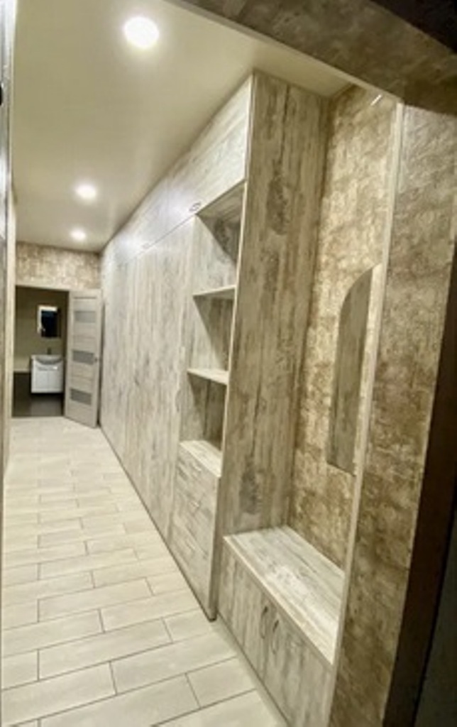 1-Bedroom Apartment with Euro Renovation near Alexander Field