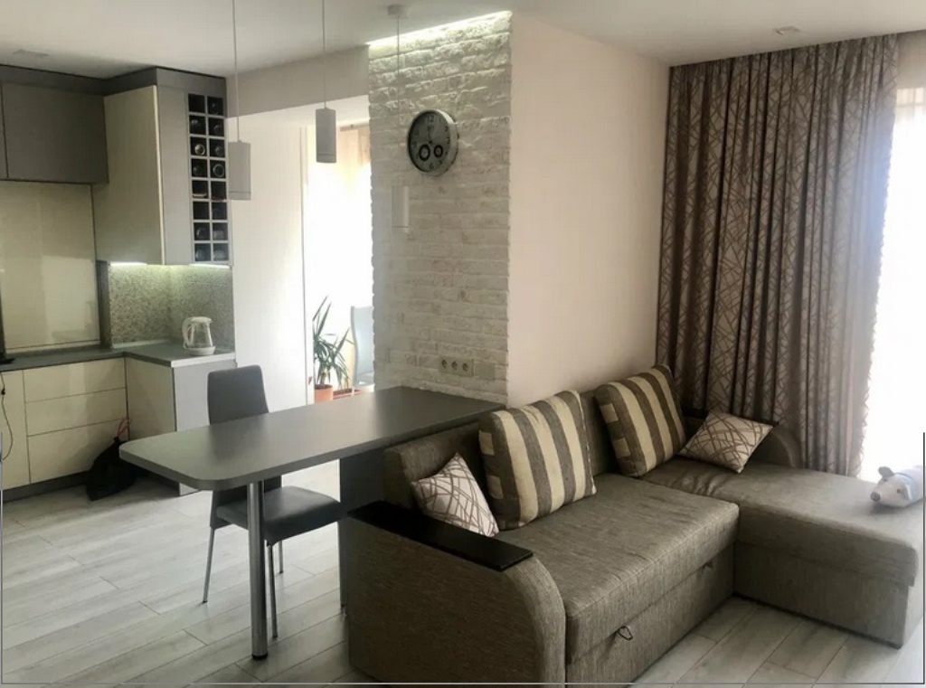 2-Room Apartment in City Center with Panoramic Dnipro View