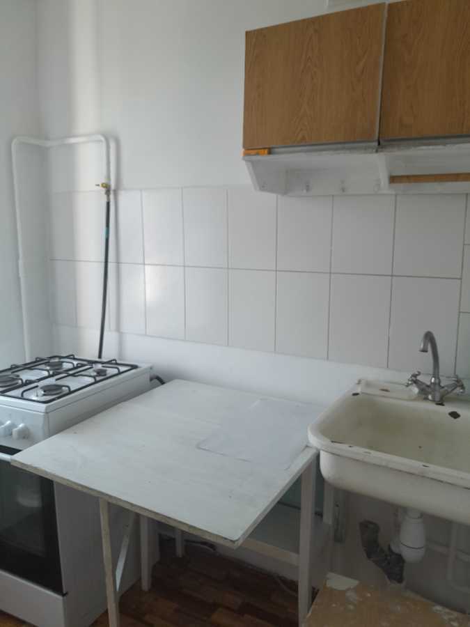 Compact Clean Apartment Near Metro with Essential Amenities