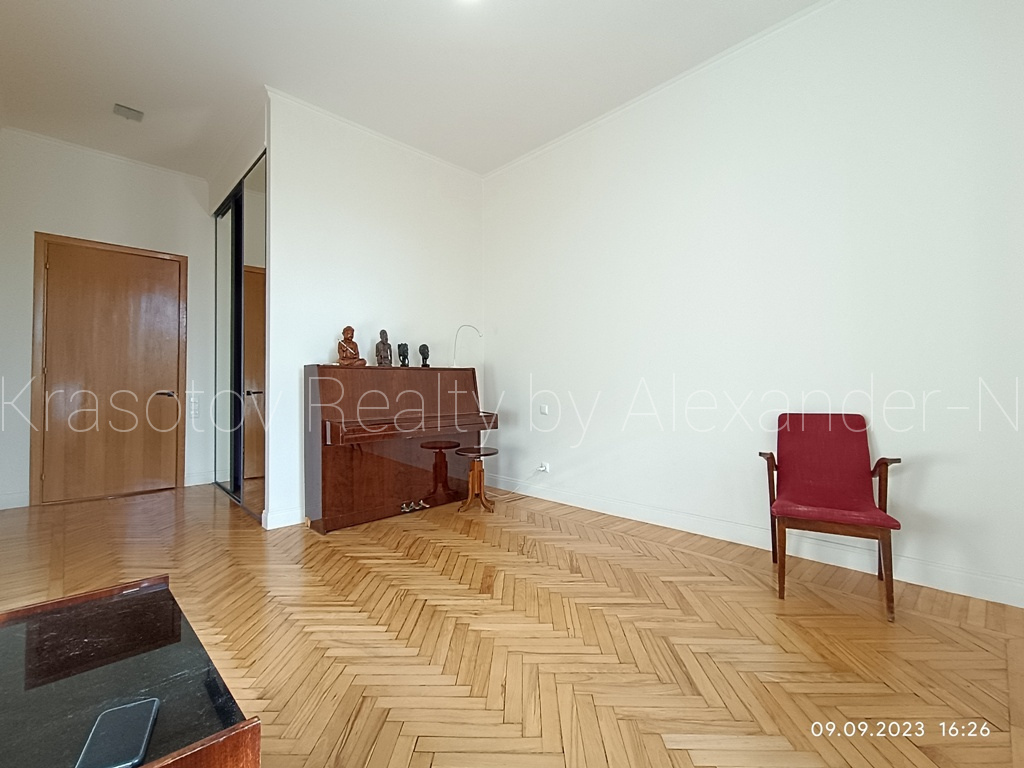 Charming Odessa Apartment near Deribasovskaya and Opera House