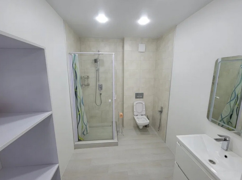 3-Room Apartment with Euro Repair, Full Furnishing, and Parking