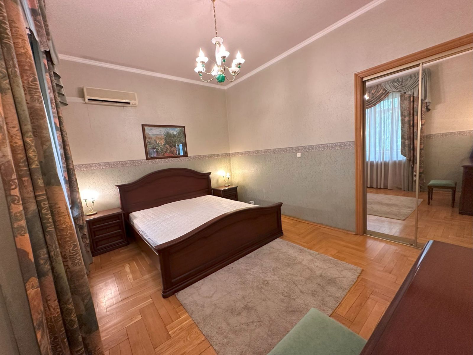 Spacious 4-room apartment near Golden Gate metro station