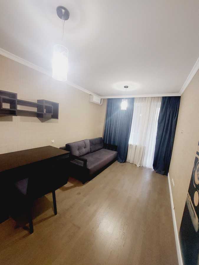 3-Room Apartment in Center, Designer Renovation, Near Metro