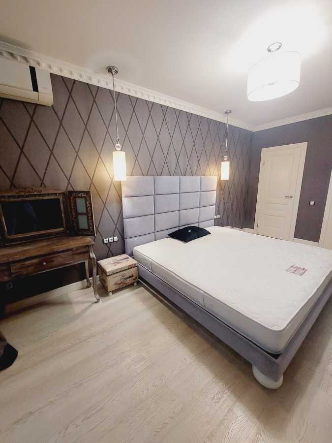 3-Room Apartment in Center, Designer Renovation, Near Metro