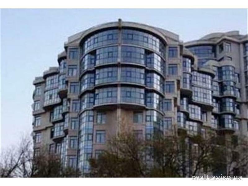 Spacious Apartment near Shevchenko Park with Sea View