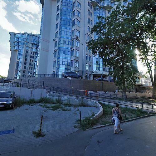 Spacious Apartment near Shevchenko Park with Sea View