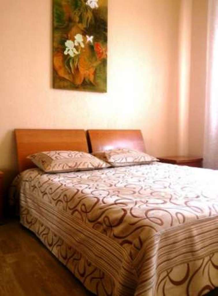 3-Room Apartment with Designer Renovation on Barrikadnaya Street