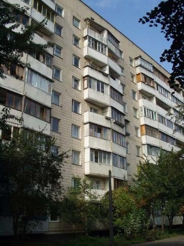Cozy 1-room apartment with extensive book collection in Podolsk district