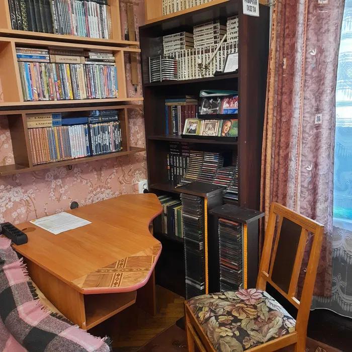 Cozy 1-room apartment with extensive book collection in Podolsk district