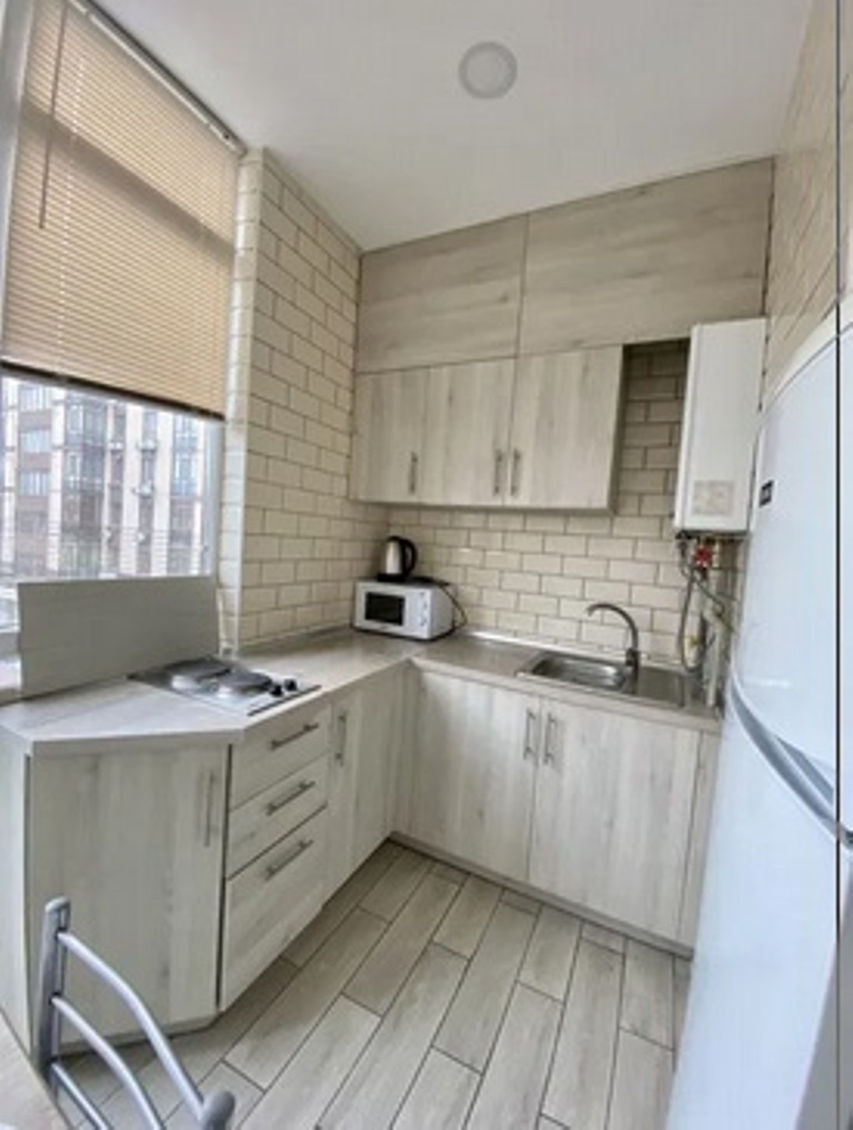 1-Bedroom Apartment with Euro Renovation near Alexander Field
