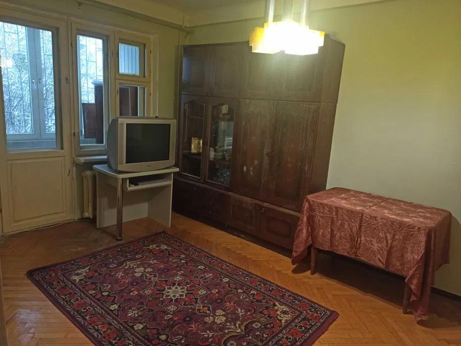1-Room Apartment near Nivki Metro, Fully Equipped