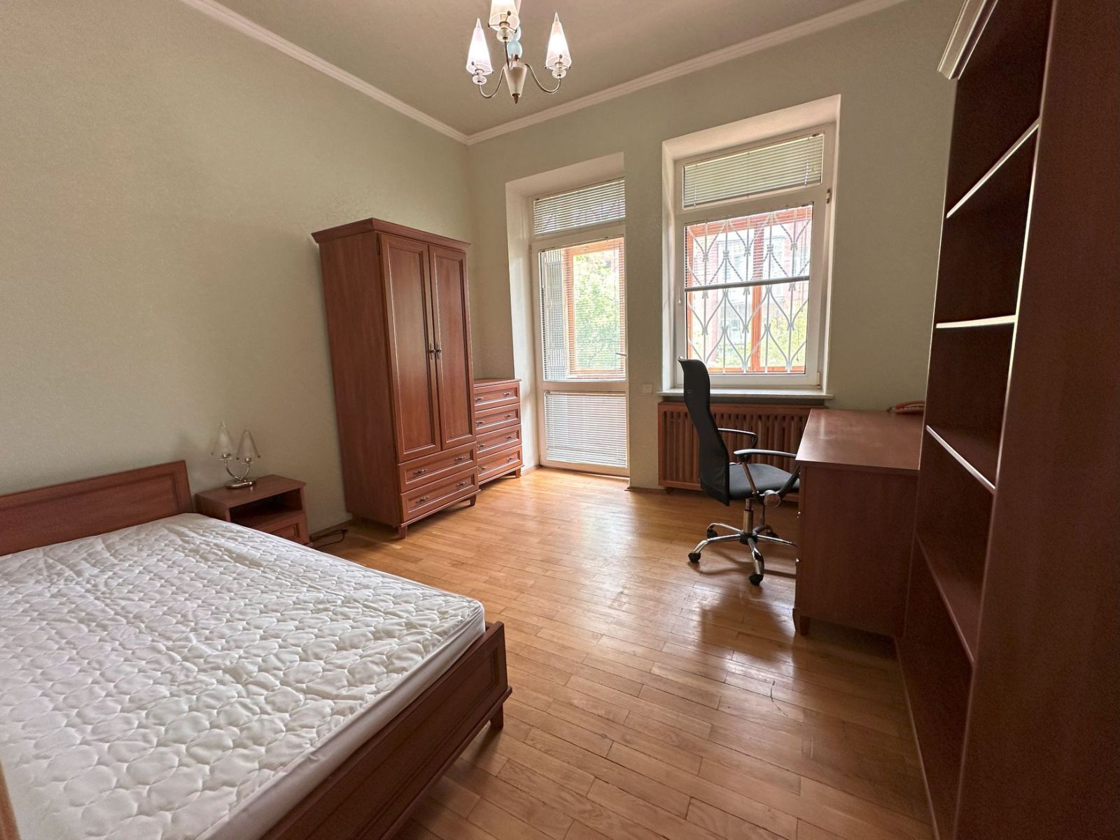 Spacious 4-room apartment near Golden Gate metro station
