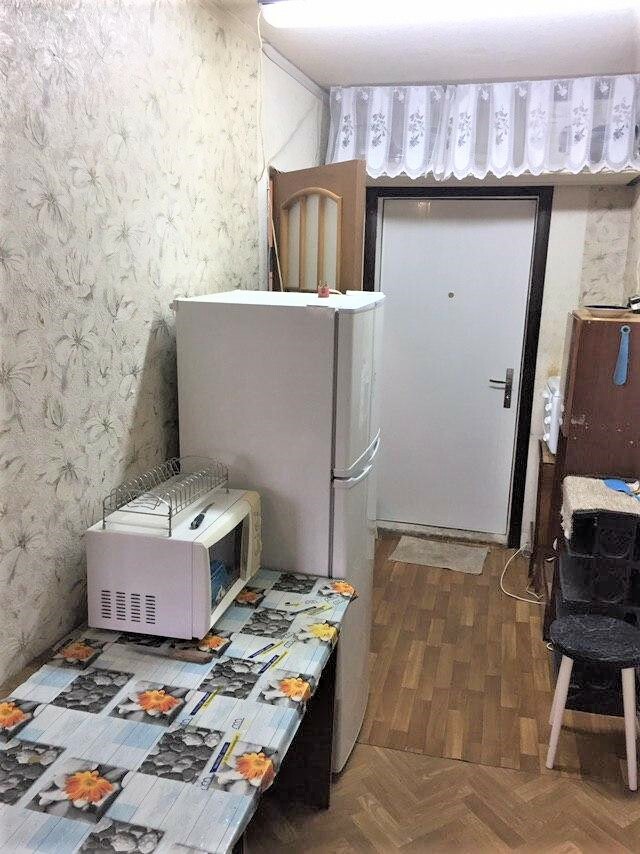 1-Room Apartment on Kommunara Street, Near Alye Parusa Stop