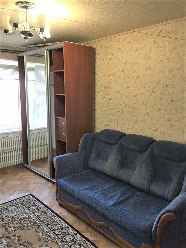 1-Room Apartment on Kommunara Street, Near Alye Parusa Stop
