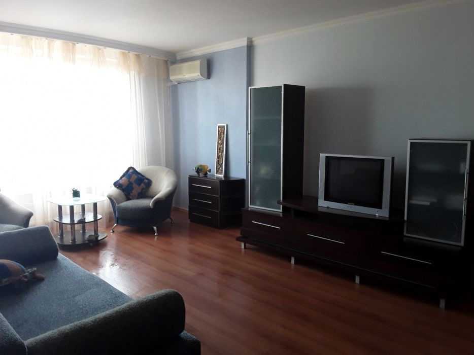 One-bedroom apartment near metro, modern amenities