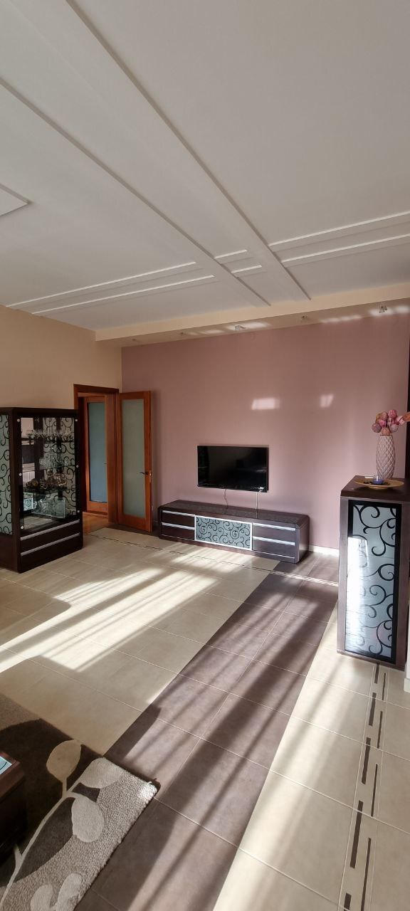Spacious Apartment near Shevchenko Park with Sea View