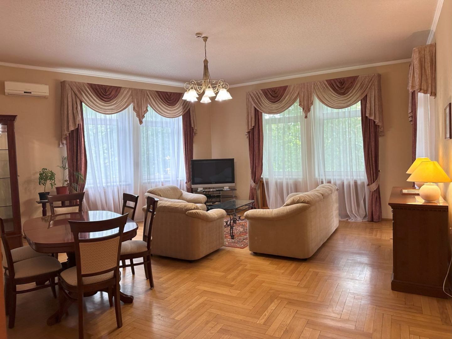 Spacious 4-room apartment near Golden Gate metro station