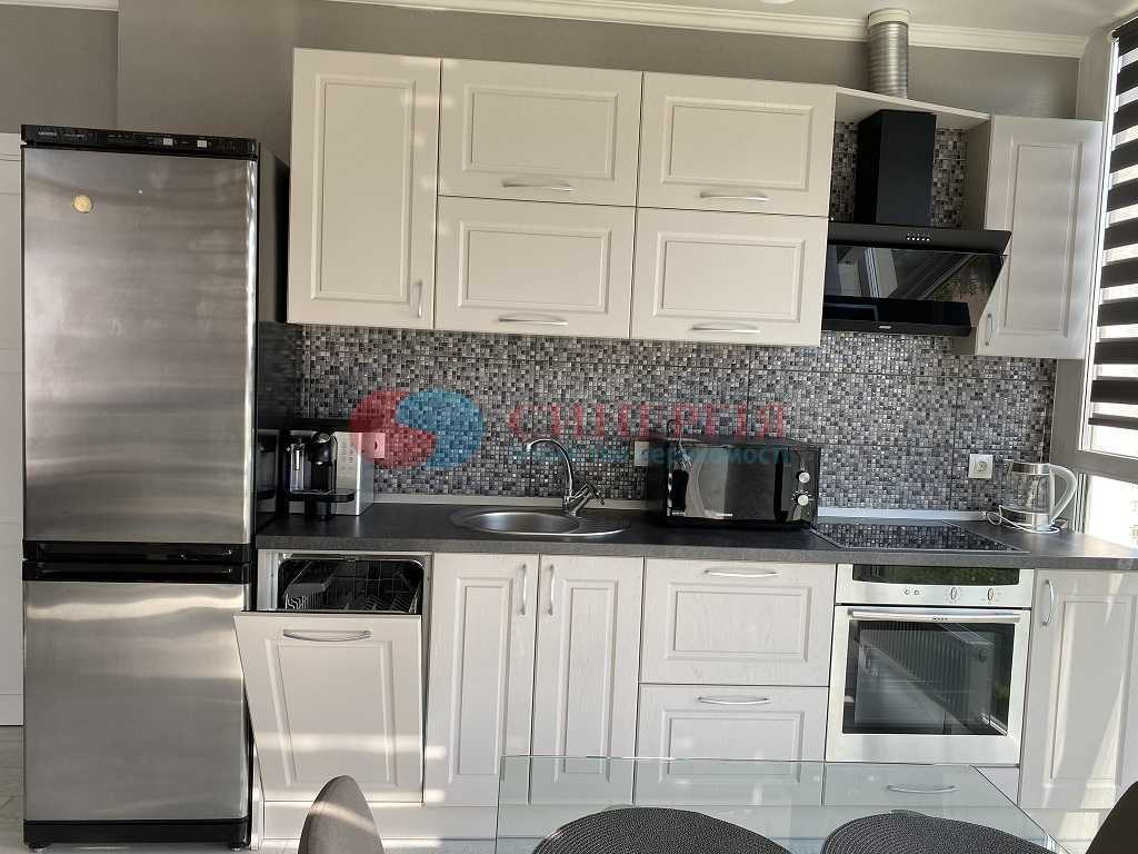 3-Room Apartment in City Flowers Complex with Modern Design and Infrastructure
