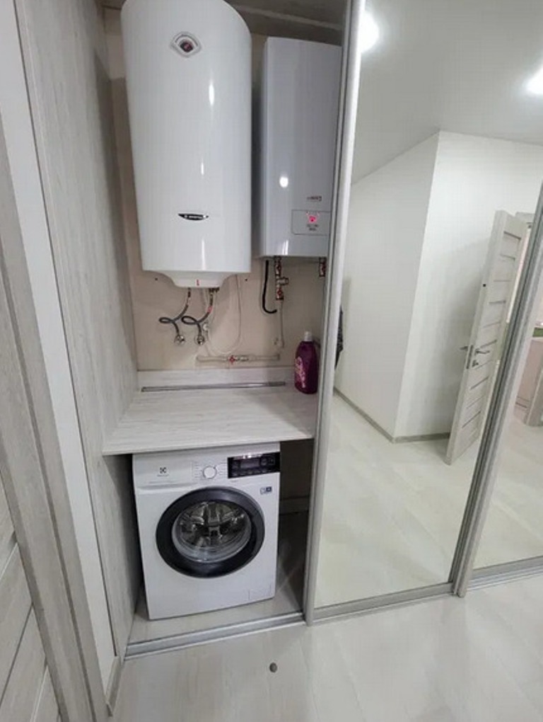 3-Room Apartment with Euro Repair, Full Furnishing, and Parking