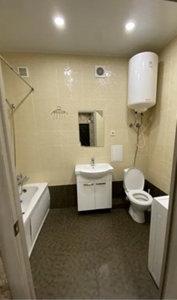 1-Bedroom Apartment with Euro Renovation near Alexander Field