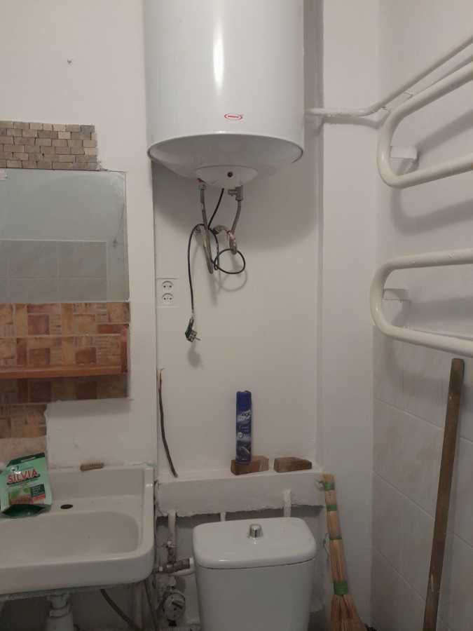 Compact Clean Apartment Near Metro with Essential Amenities