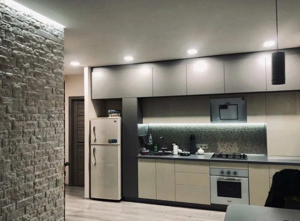 2-Room Apartment in City Center with Panoramic Dnipro View