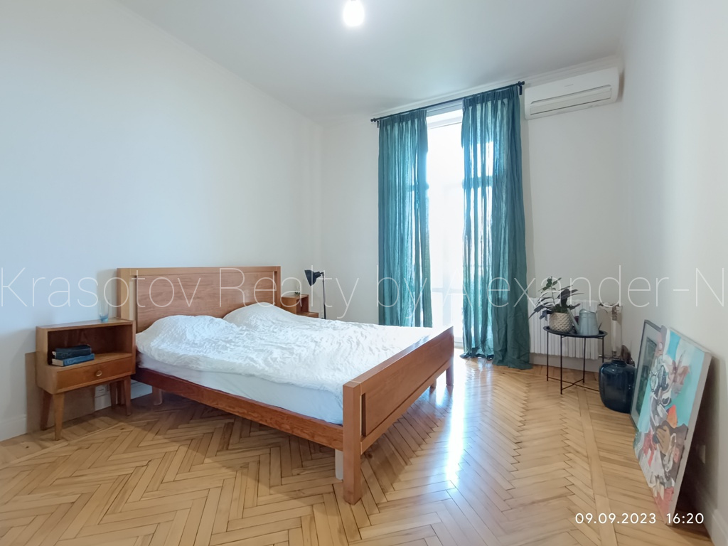 Charming Odessa Apartment near Deribasovskaya and Opera House
