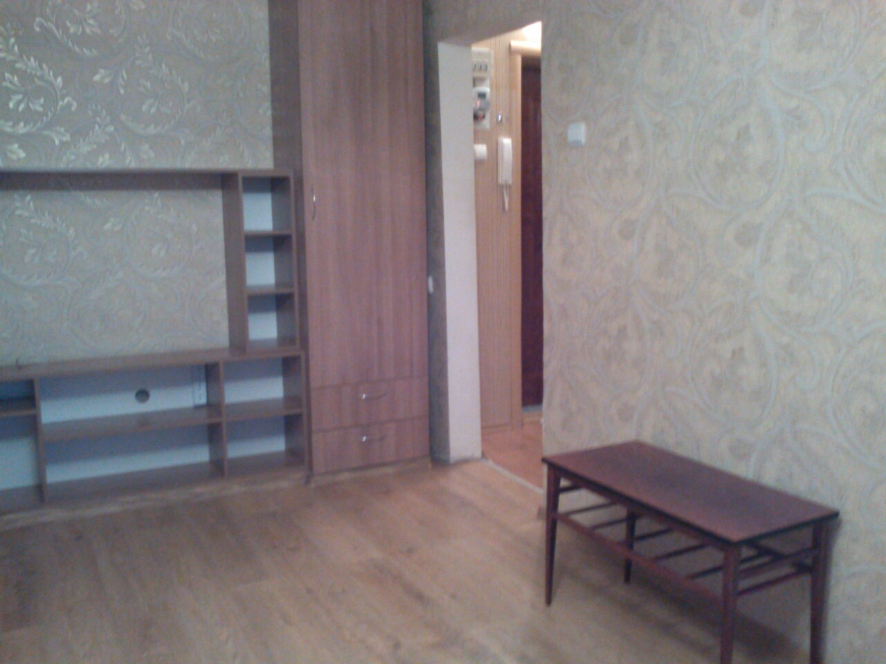 1-Room Apartment near Bus Stop, Clean and Well-Maintained