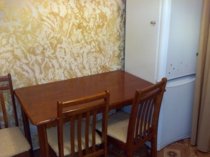 2-Room Apartment in Dniprovskyi District, Rusanivka, Near Livoberezhna Metro
