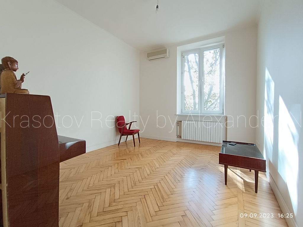 Charming Odessa Apartment near Deribasovskaya and Opera House