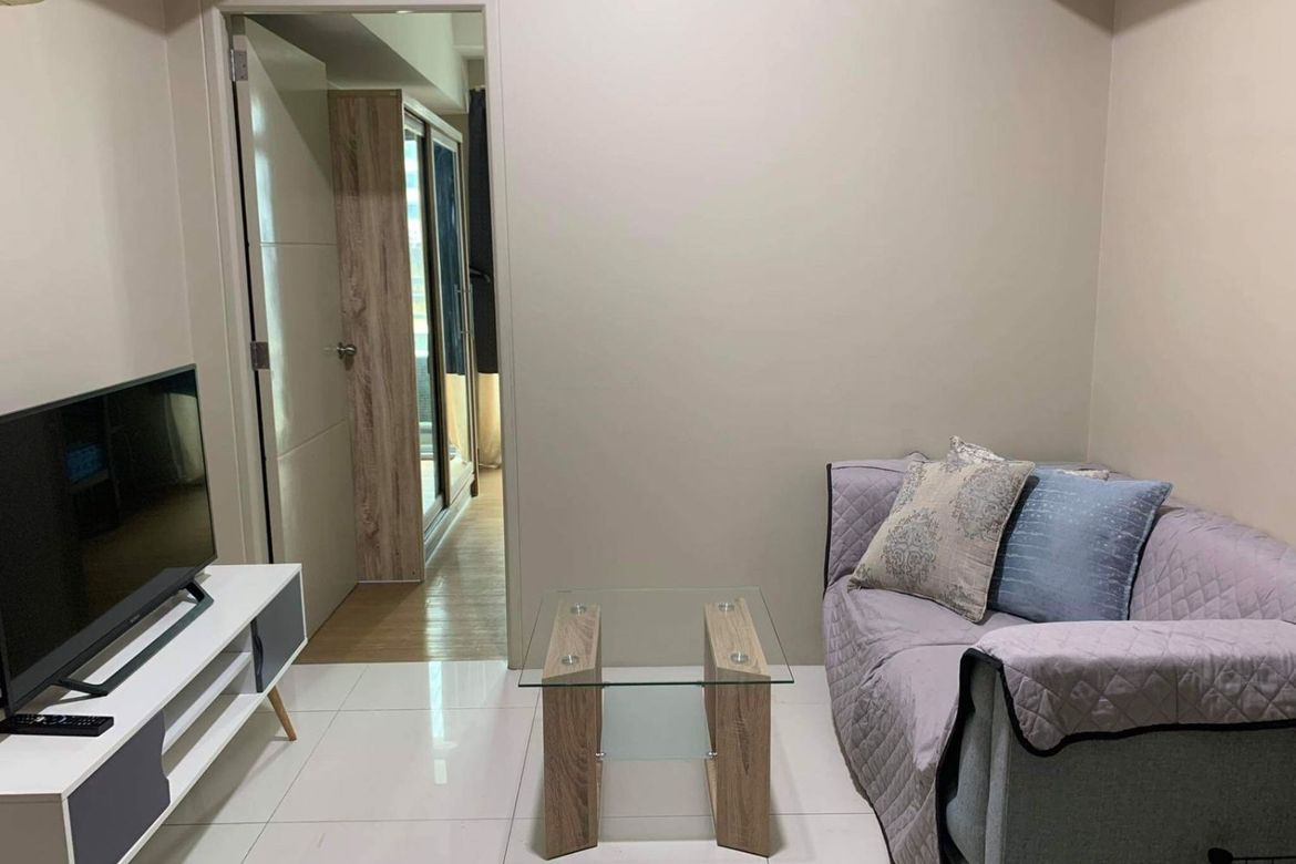 Fully Furnished One Bedroom Apartment in Salcedo Village, Makati
