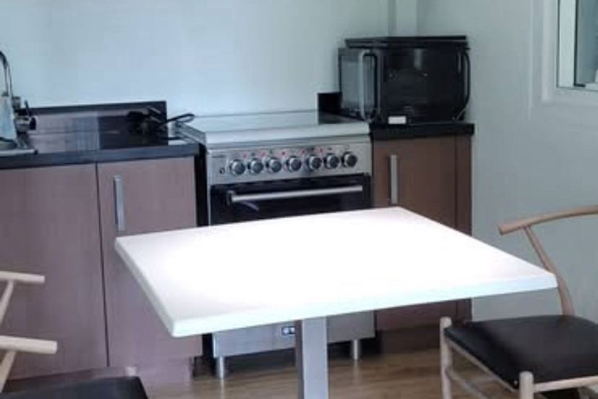 Two Serendra-дағы жиһазбен жабдықталған 1 бөлмелі пәтер