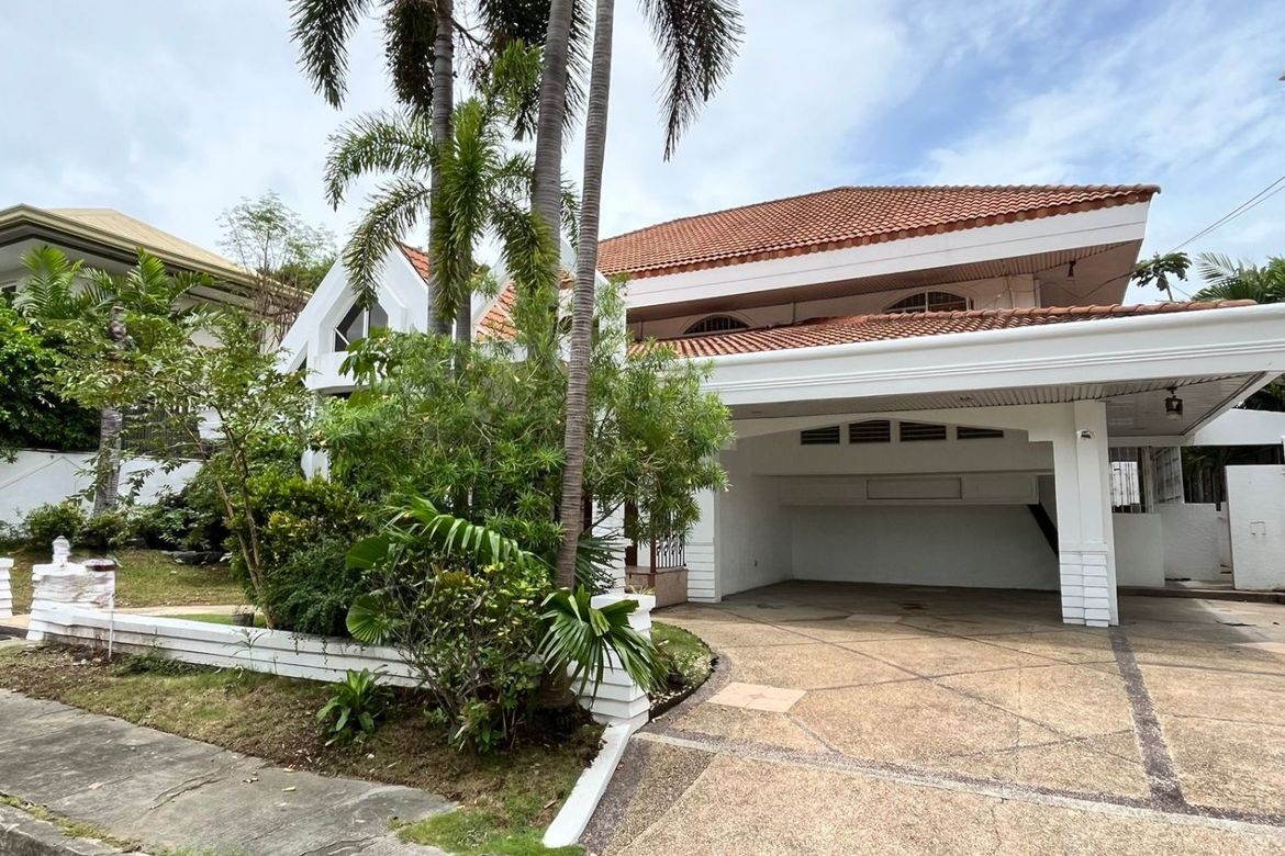 Spacious 5-Bedroom House in Ayala Alabang Village