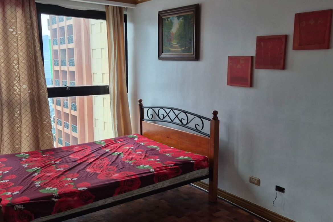 Studio Apartment in Makati, 21st Floor, Near Key City Locations