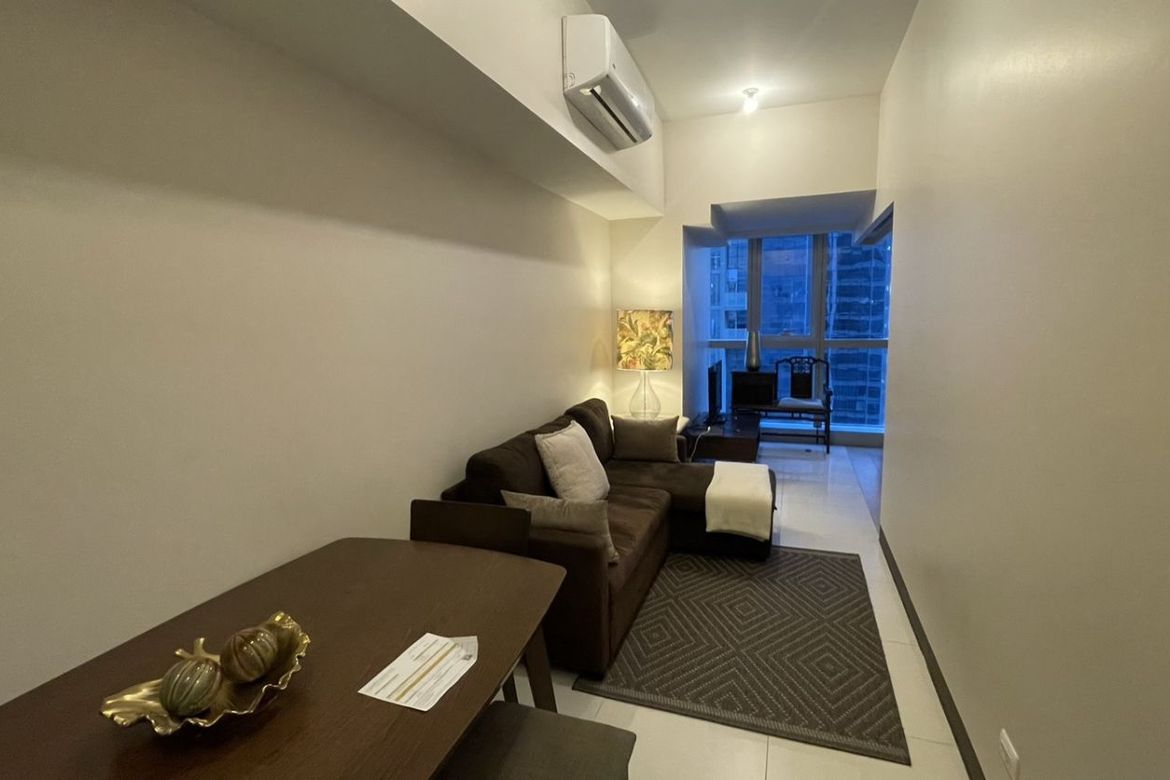 Fully Furnished 1-Bedroom Condo at Uptown Parksuites, Taguig City