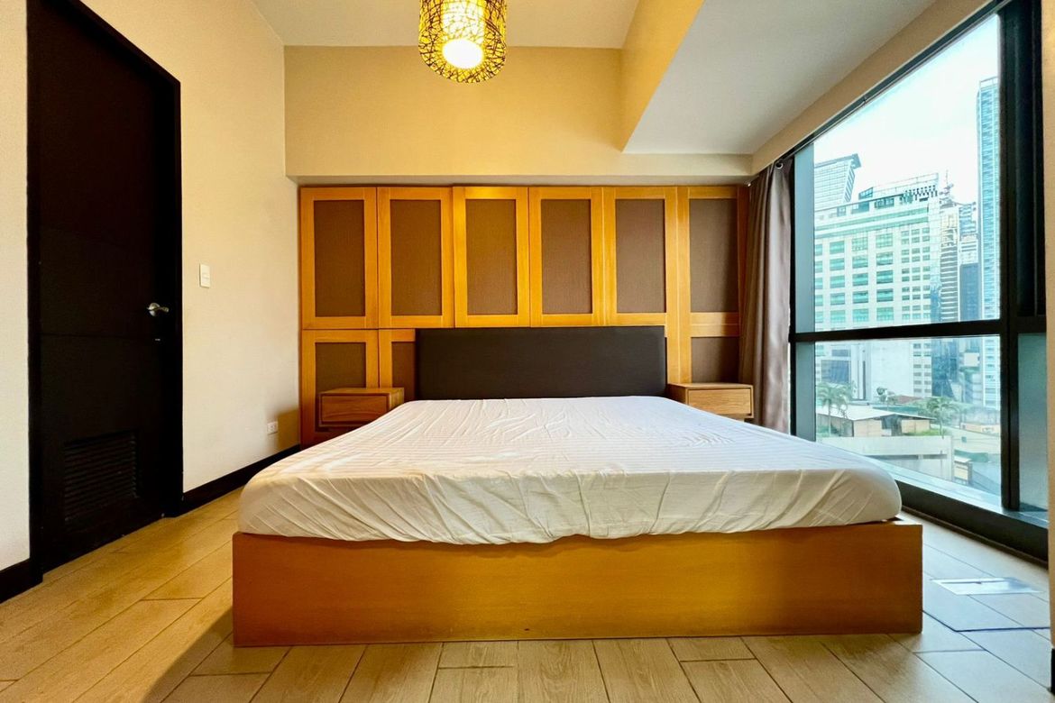 Studio Apartment with Makati Skyline View