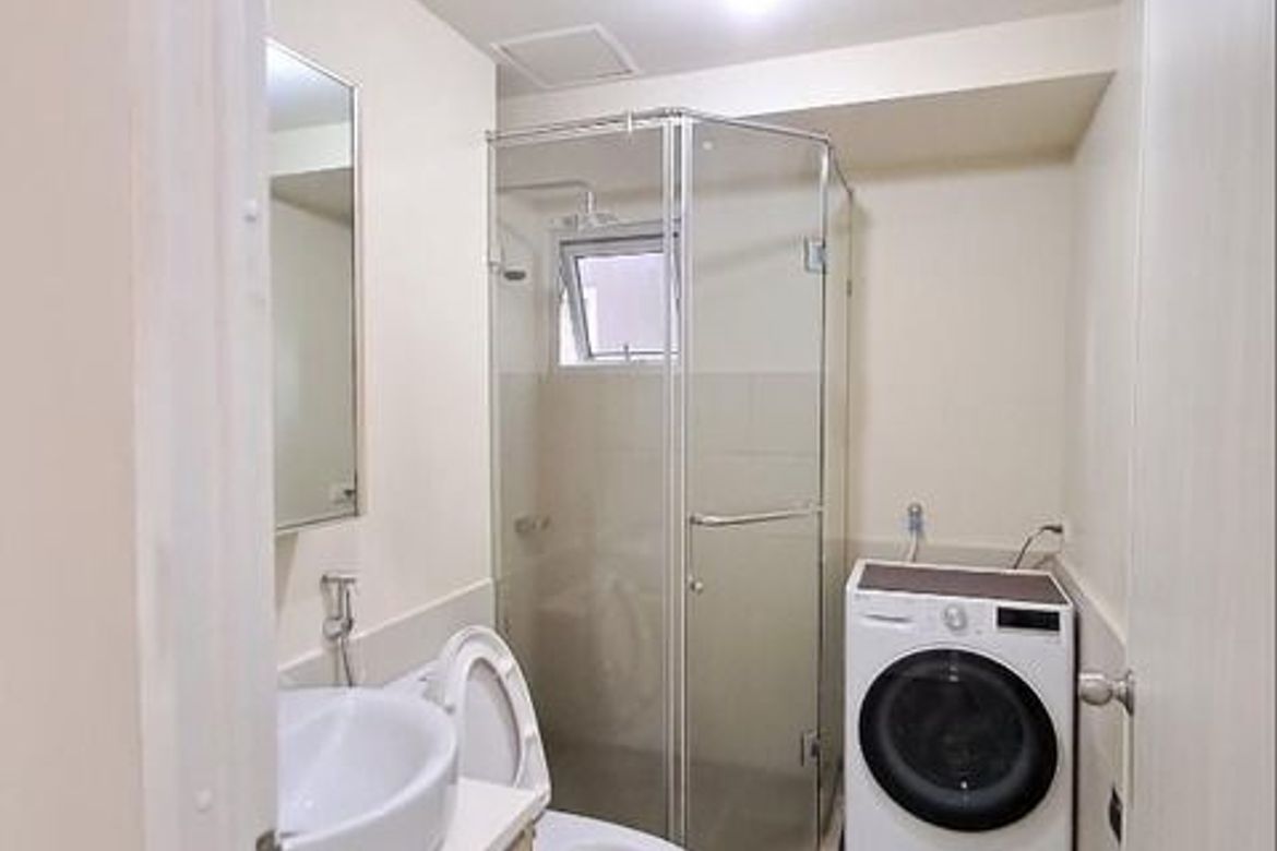 The Montane, BGC-тегі парковкасы бар 2 бөлмелі толық жабдықталған пәтер