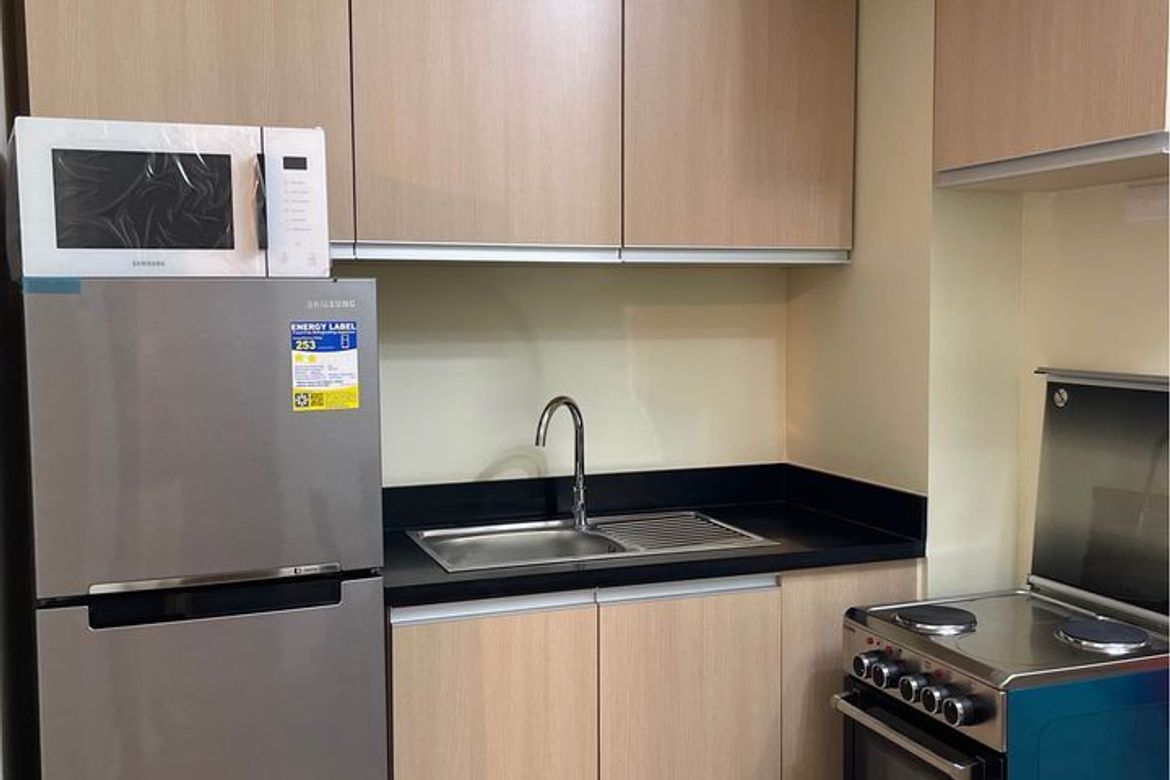 2-Bedroom Fully Furnished Apartment with Balcony and Parking
