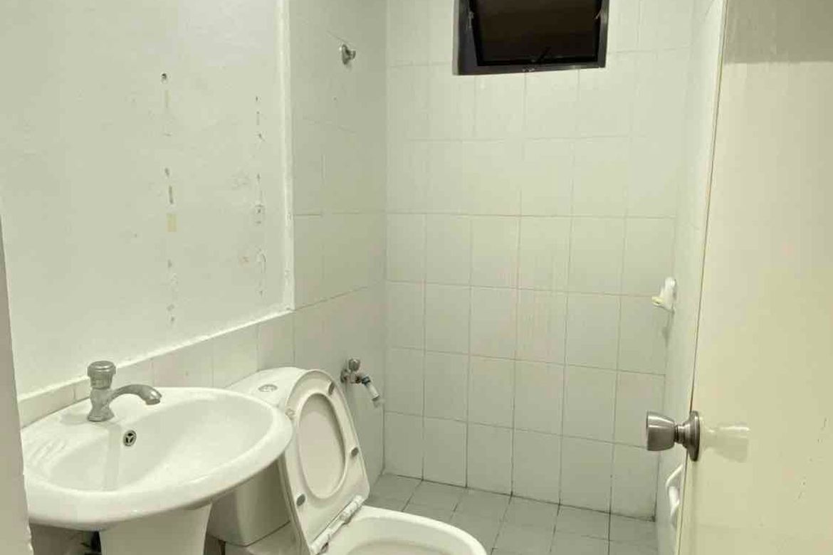 3 жұмалатын үй, SLEX Mamplasan маңындағы Jubilation Enclave тұрғын үй кешенінде, Бинян қаласы