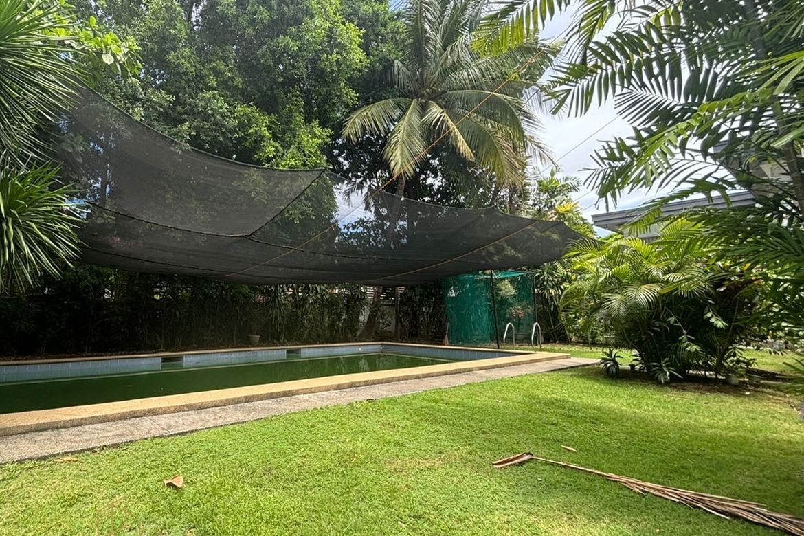 Luxurious 2-Storey House in Dasmariñas Village with Garden and Pool