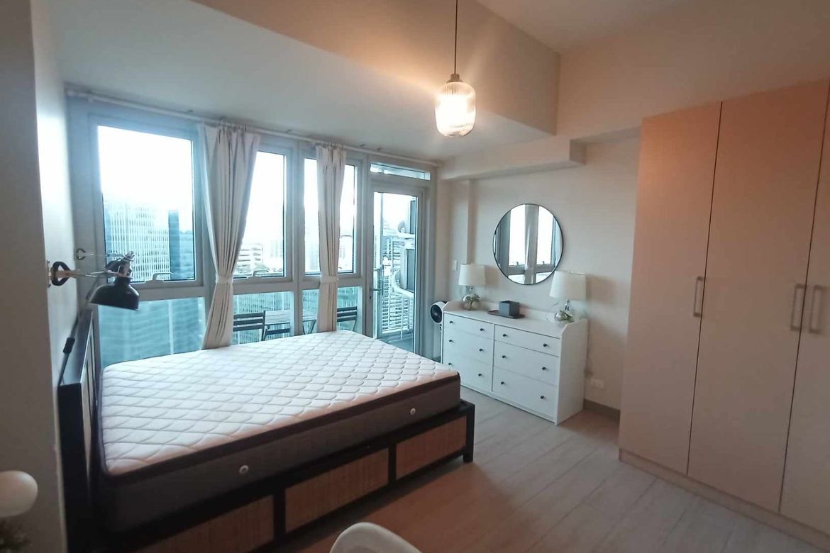 Fully-Furnished 1-Bedroom Apartment in Uptown Parksuites, Taguig